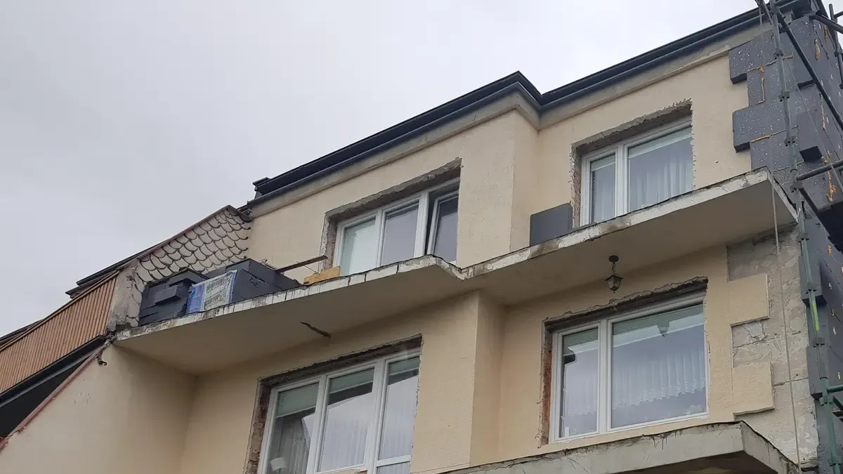 Ocieplenie domu: pozwolenie, zgłoszenie czy nic? Formalności przed pracami